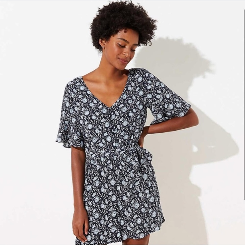 LOFT Daisy Blue Bar Floral V-Neck Romper Flutter Sleeves Blue White Pink Sz L
